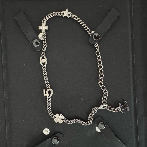 Chanel choker in ruthenium, silver, and crystal - Picture 1 of 16